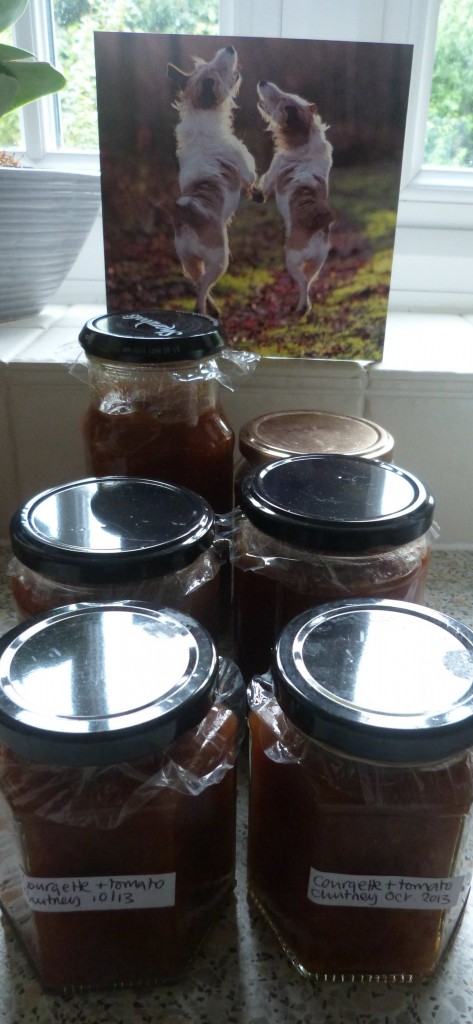 Tomato and courgette chutney
